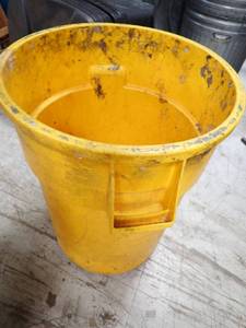 lot 21 image: 55 Gallon Trash Can Plastic