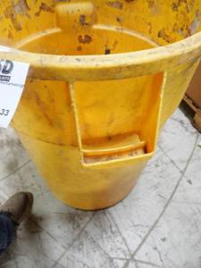 lot 33 image: 55 Gallon Trash Can Plastic