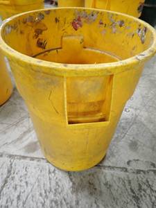 lot 39 image: 55 Gallon Trash Can Plastic