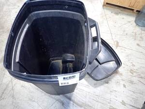 lot 25 image: Large Plastic Trash Can on wheels