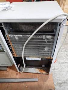 lot 57 image: Large Humidifer