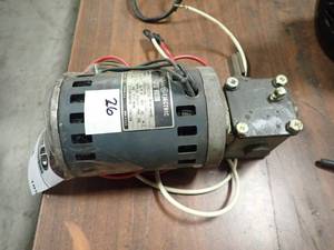 lot 105 image: GE MINA GEAR MOTOR see phots