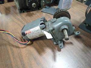 lot 117 image: DAYTON ACDC GEARMOTOR