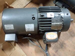 lot 153 image: VECTOR DRIVE - BALDOR 1 HP Motor