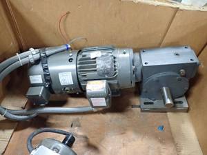 lot 121 image: VECTOR DRIVE - BALDOR 2 HP Motor