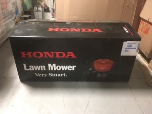 lot 101 image: Honda 21 in. 3-in-1 Variable Speed Gas Walk Behind Self Propelled Lawn Mower with Auto Choke not used