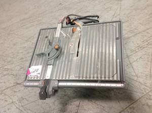 lot 24 image: Ridgid 6.5 Amp Corded 7 in. Table Top Wet Tile Saw USED  in good condition MISSING Blade