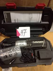 lot 47 image: Husky 38 in. Drive 12-Volt Lithium Ion Cordless Ratchet  in good condition
