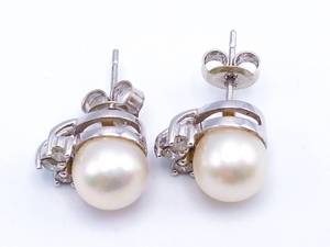 Lovely Pearl and Diamond Estate Earrings in 14k White Gold