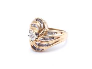 Ladies Diamond Estate Ring in 10k Yellow Gold