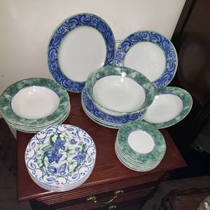 34-piece Coventry Butterfly Batik 332 China