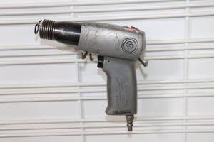 lot 31 image: Chicago Pneumatic Air Chisel