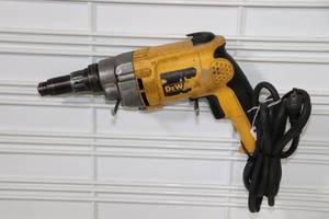 lot 40 image: Dewalt DW268 Versa Clutch Screwdriver