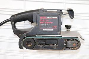 lot 44 image: Craftsman 3x21 Belt Sander