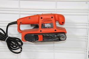 lot 45 image: Black & Decker Belt Sander