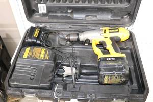 lot 56 image: Dewalt 24V Cordless DrillHammerdrill DW006