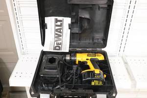 lot 58 image: Dewalt 14.4 volt Drill DW991 in case