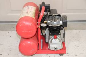 lot 78 image: Central Pneumatic 5 gallon Air Compressor Bad Motor