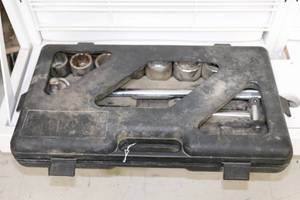 lot 104 image: China made 1 Socket et in case 78-2
