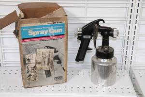 lot 105 image: Campbell Hausfeld Spray Gun Model DH-5030