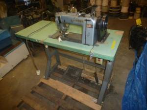 lot 19 image: Singer Commercial Sewing Machine
