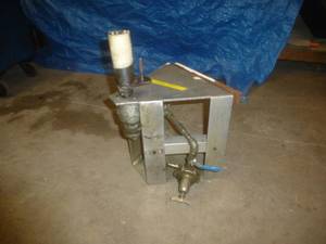 lot 22 image: Pneumatic Motor With Valve