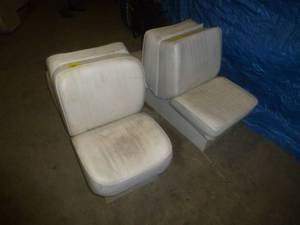 lot 32 image: 1990 Starcraft Double Seats