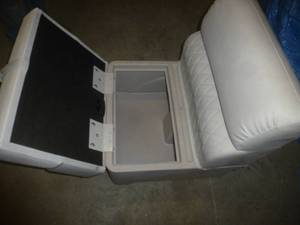 lot 43 image: Bennington Pontoon Bow Filler 24