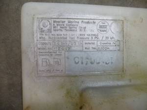lot 59 image: Crestliner Bench Seat Tank