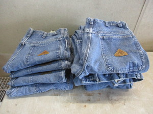 lot 34 image: Good Used Work Jeans Waist Size 32