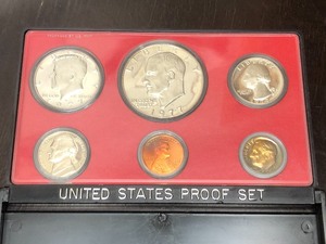 lot 15 image: 1977 U.S. Proof Set ...
