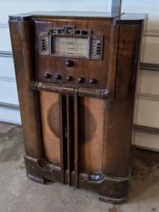 lot 20 image: Vintage RCA Victor Radio - WORKS