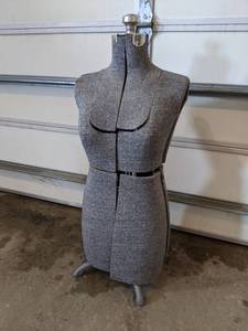 lot 24 image: Vintage Acme Adjustable Dress Form - Size B