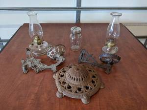 lot 35 image: 2 Kerosene Finger Lamps with Wall Brackets, Cast Iron Lamp Base, Atlas EZ-SEAL Jar w Lid