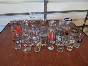 lot 38 image: Collector Glass Lot 3