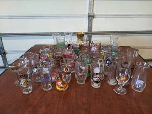 lot 40 image: Collector Glass Lot 4