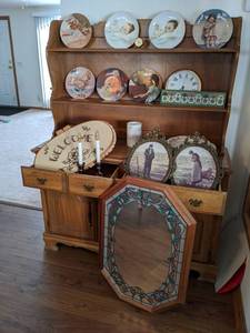 lot 60 image: Home Decor - Contents Only