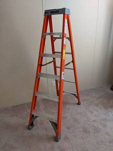 lot 59 image: Keller Extra Heavy Duty 6 Fiberglass Ladder