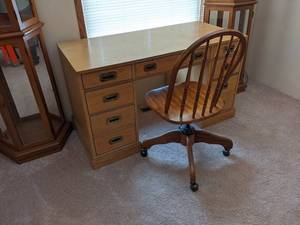 lot 22 image: Vintage Desk and Chair