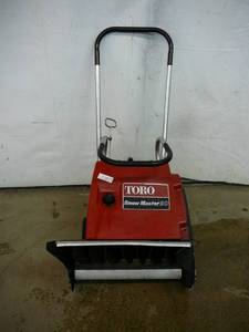 lot 17 image: Toro Snow Master 20
