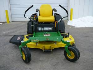 lot 9 image: John Deere Z535m Ztrak