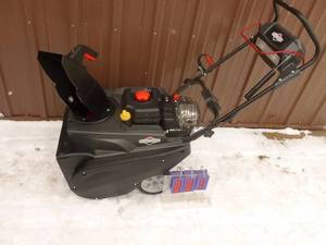 Briggs & Stratton 4 cycle 250 cc snow thrower with electric start & chute. Nearly new condition. Tested & works. Over $700.00 new. As shown.