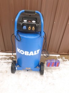 Kobalt 20 gallon 175 psi air compressor. Appears new. As shown.