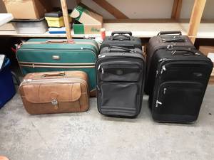 lot 16 image: Lot Of 6 Luggage & Carry Ons