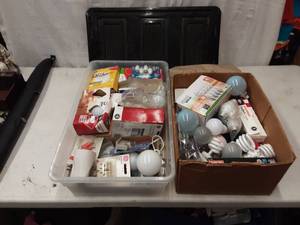 lot 20 image: Large Assortment Of Light Bulbs