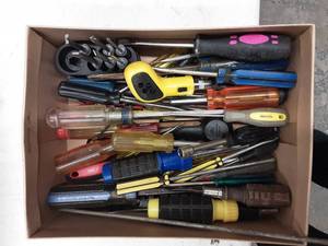 lot 23 image: Lot Of Screw Drivers