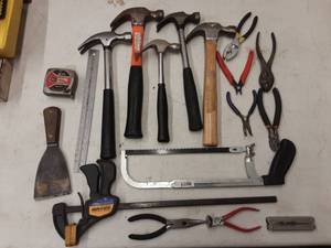 lot 26 image: Lot Of Hand Tools