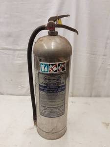 lot 30 image: Refillable Compressed Air Fire Extinguisher