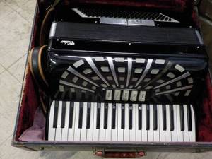 lot 1 image: Video Accordion - Instrument only. ...