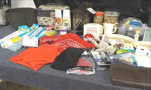 lot 17 image: Home Dcor and more...